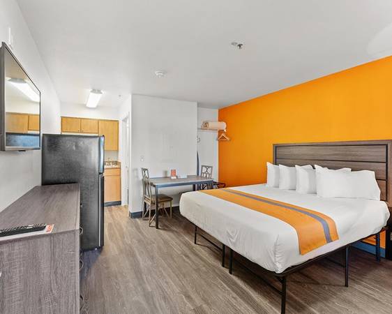 Elevator Access, Fully Furnished, Free Utilities 1