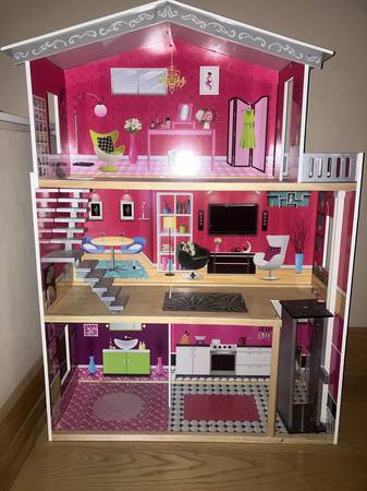 Dollhouse. Like new 1