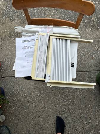 ❄️ Stay cool this summer! ❄️ Arctic King 5,000 BTU window AC –Used, wo - $75 (Bellingham)63435811220225124