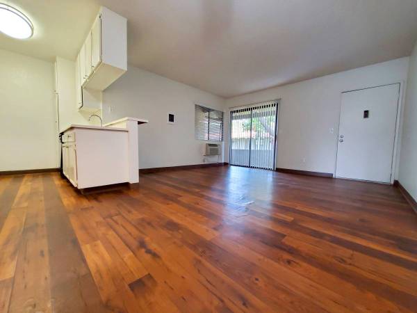 $1,700 / 1br - Indian Springs! Downstairs 1x1! Sparkling Pool & Spa! (El Cajon)63841344176771120