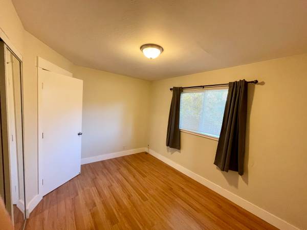 $1,575 / 2br - Room available in clean 2br/1ba (redwood city)63888990065283121