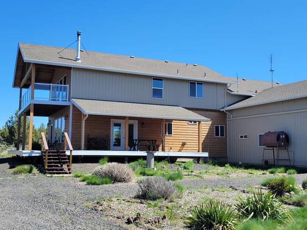 $739,900 / 3br - 1952ft2 - Casa amplia, taller con acceso para vehículos, edificios exteriores, vistas y más! (Prineville)63688407485185120
