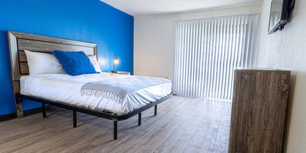 NOT A TYPO!!ONLY $306/WEEKLY.FULLY FURNISHED.FREE UTILITIES&WI-FI 1