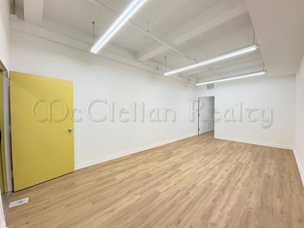 $2,110 / 633ft2 - Commercial Loft by Macy's Building With Office Room in Back (Midtown West)64212277412483122