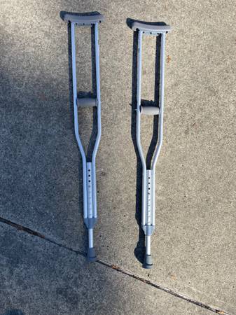 CRUTCHES 1