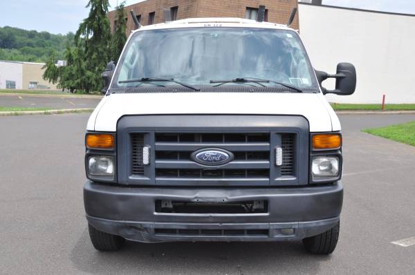 2013 Ford E150 - Photo 3