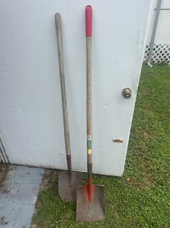Spade and flat shovels 1