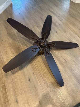 52" Hunter ceiling fan 1