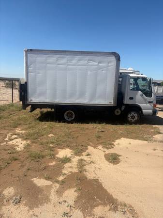 2002 GMC W3500 12ft - Photo 10