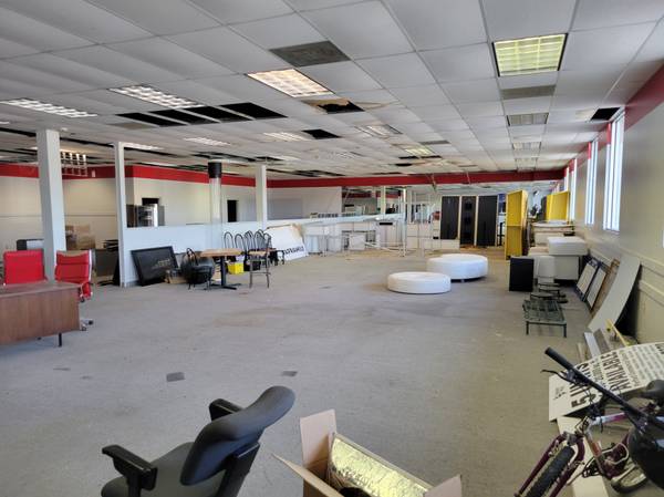 $15,000 / 20000ft2 - Commercial Retail Space / Storefront / Office Space Available 4 Lease (Martinsburg West Virginia)63953078519298121