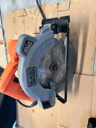 BLACK+DECKER 7-1/4-Inch Circular Saw with Laser, 13-Amp 1