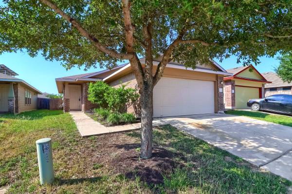 $1,900 / 3br - "Gorgeous 3-Bed with 2 Full Baths near Tesla - 1322 Sq Ft of Comfort!"64046032089729120