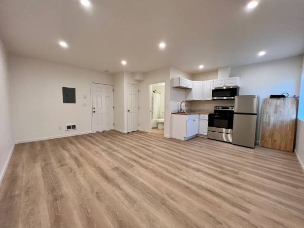$900 400ft2 - Charming Studio Apartment in South Salinas (Salinas)64055522634243123