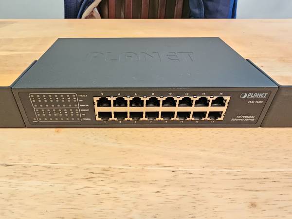 Planet FSD-1600 16-Port Ethernet Switch 1