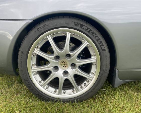 Porsche 911 Carrera Coupé de 6 velocidades del 2002 - $31,000 (Essex)63470891776257124