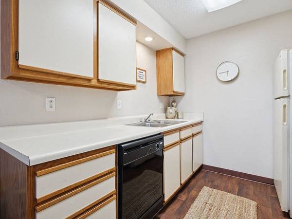 $1,245 / 2br - 920ft2 - > > > $99 para reservar este piso 1 para noviembre (NE Cedar Rapids)63679441301761123