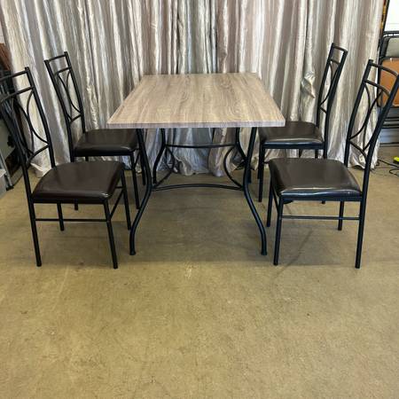 Kitchen table and 4 chairs 1