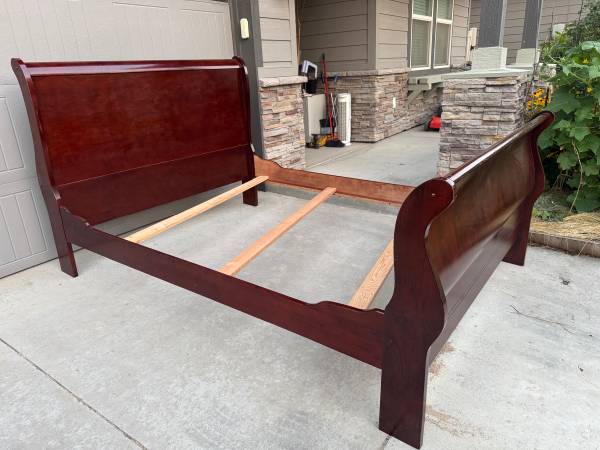 Solid Wood Queen Size Bed 1
