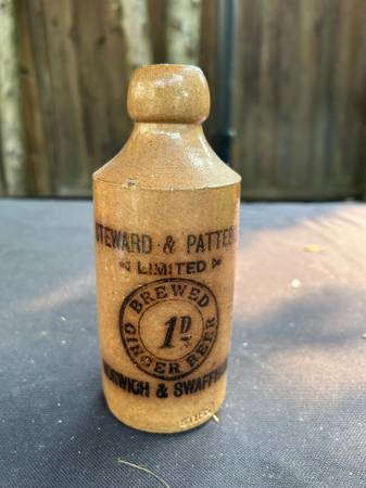 Various collectible vintage items 1