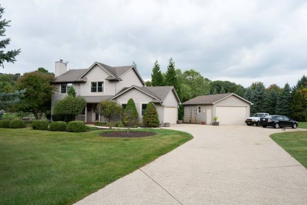 $509,900 / 3br - 2032ft2 - Casa Impecablemente Mantenida en un Terreno Casi de Una Hectárea (Burlington)63846716702849120