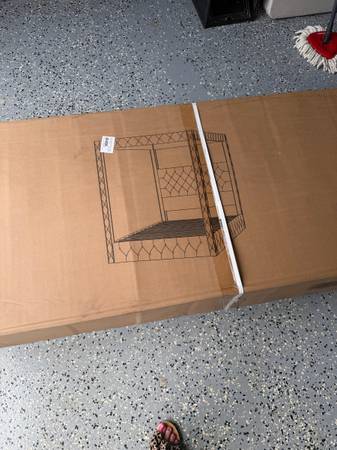 King tuffetd upholstered canopy bed 1