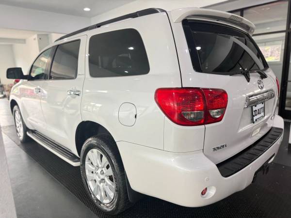 2014 Toyota Sequoia Platinum Sport Utility 4D V8, Flex Fuel, 5.7 Liter - $21995.0063435547383171124