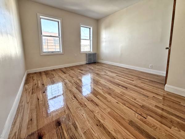 $3,150 / 2br - NICE SPACIOUS! Heart Of Bushwick! Right By The Subway! Renovated!63689752412803123