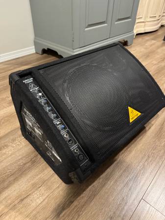 Behringer Powered Monitor Speaker Q1320 1