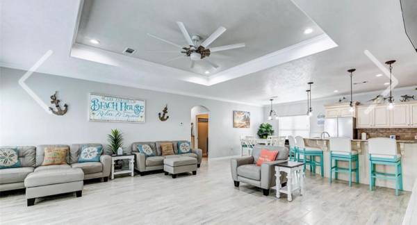 $850 / 3br - Possible Owner Finance this Breathtaking beach house (Port Bolivar)63986918610178122