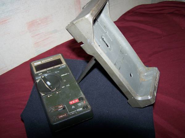 Fluke Multimeter with case/stand 1