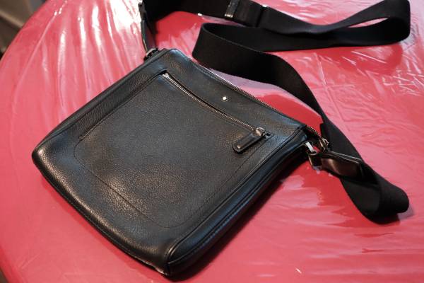 Bolso cruzado de cuero Montblanc - $250 (centro de San José)63471453328643121