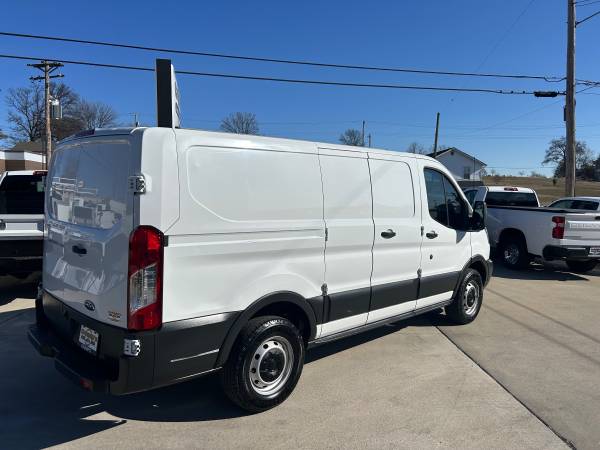 2017 Ford Transit T250 - Photo 2
