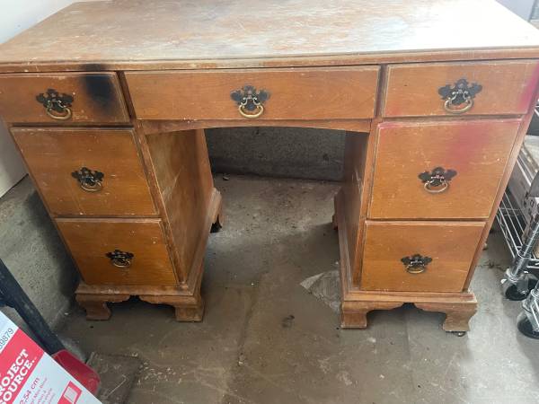 Free desk 1