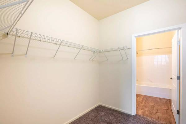 $2,910 / 3br - 1117ft2 - Alquila un increíble apartamento de 1117 pies cuadrados, 3 habitaciones / 2 baños cerca del transporte público! (Redmond)63850642811521121