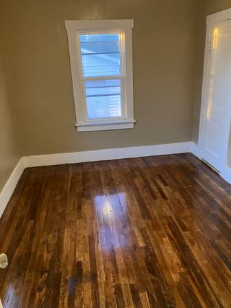 $1,200 / 2br - 1100ft2 - 2 dormitorios 1 baño con garaje independiente para un automóvil (Omaha)64307612586499123
