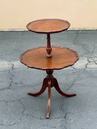 2 TIER - PIE CRUST TABLE - $150 (modesto)63471027007745120