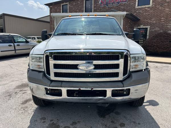 2005 Ford F550 Dually 6.8L - Photo 2