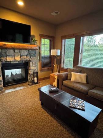$375 / 5br - Swan House on Torch Lake (9504 Fowler Ln NW, Rapid City MI)64037724801539123