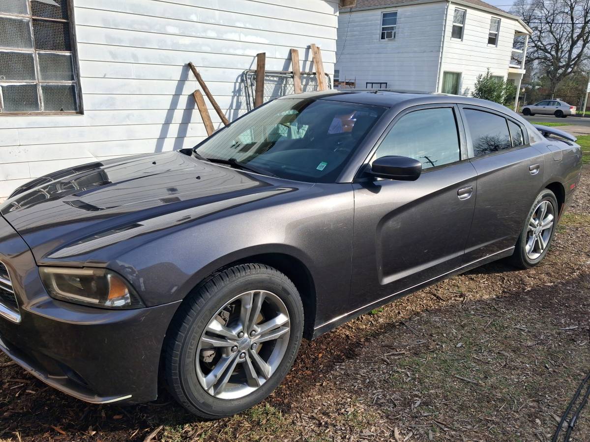 2013 DODGE Charger SXT AWD V6 Priced to sell