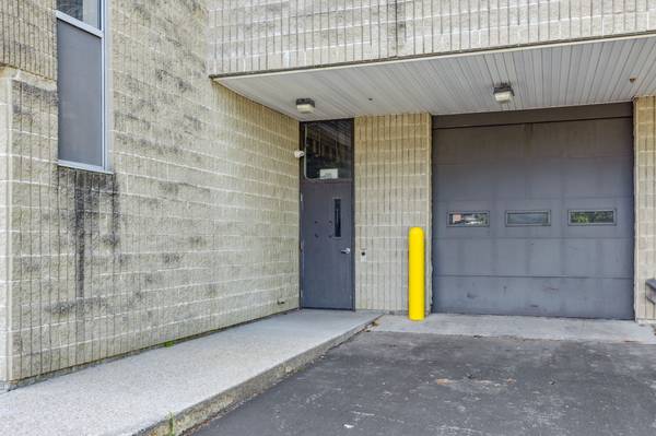 $2,500 / 5000ft2 - 5,000 SF of versatile basement space for warehousing or distribution (Amherst)63931656372866124