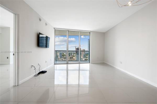 $3,450 / 1br - 816ft2 - Contemporary 1BR with Stunning City Views at IconBrickell, Miami (Brickell, Miami)64051005583235124