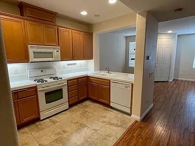 $875 / 2br - 1366ft2 - #####Cozy 2-bedroom, 2.5-bath townhome### (Thousand Oaks)64035740105859122