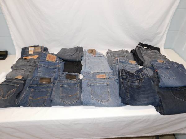 18 PAIRS DENIM JEANS - NEW @ USED - LEVI WRANGLER LEE ~ All 18 for $25 1