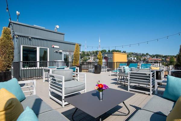 $2,294 / 1br - 752ft2 - Feel the pulse of the city - Just outside your front door! (Queen Anne, South Lake Union)63773355402241124