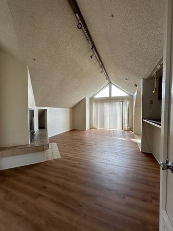 $2,950 / 2br - 1160ft2 - Freshly Renovated 2BR Upstairs Apartment – Prime Campbell Location (campbell)63845957282179120