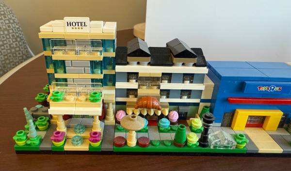 LEGO - 8 Bricktober Mini Modular sets 1