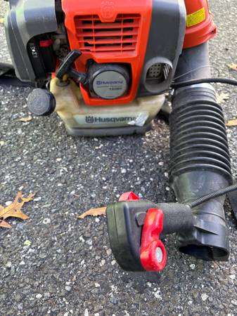 Backpack Leaf Blower Husaqvarna 150BT 1