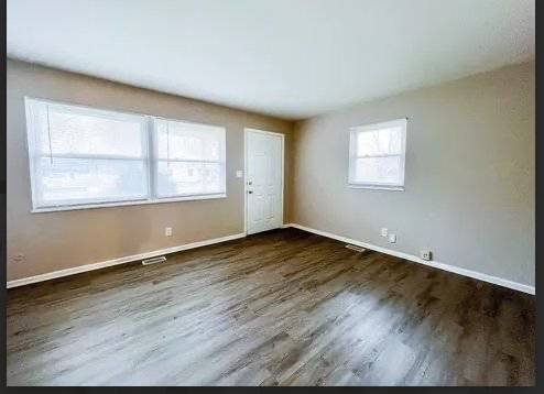 $1125.00 / 2br - 864ft2 - Bright and Sunny 2 BR/1 Full BA unit in a duplex home at corner lot in63989076120194123