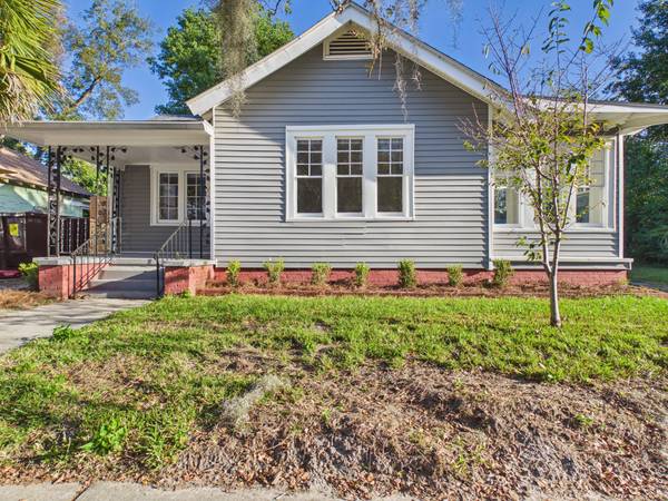 House 3/1 - 1122 E 40th St - $329,000 1