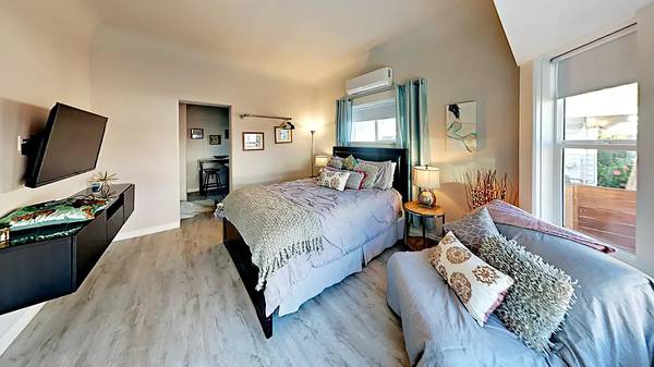 $1,700 / 290ft2 - Fully Furnished Studio (San Diego)63954709088002124